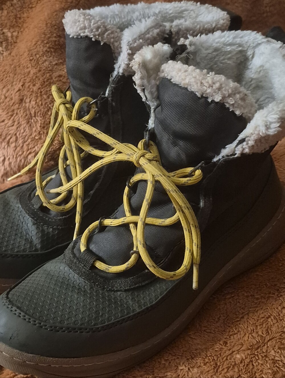 Baretraps "Alta" Women's Size 9.5 "Medium" Winter Boot in Dark Green And Brown